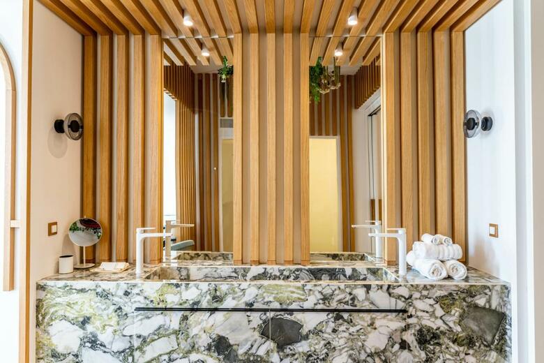 Hotel Cresanto Luxury Suites