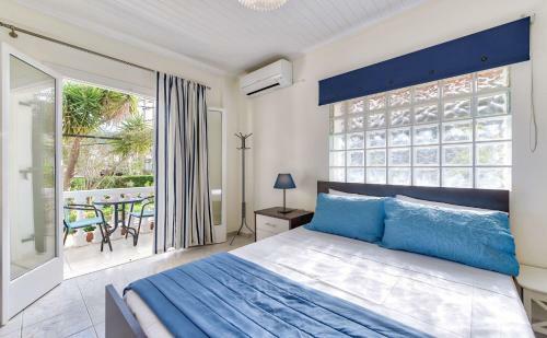 Ina Apartments