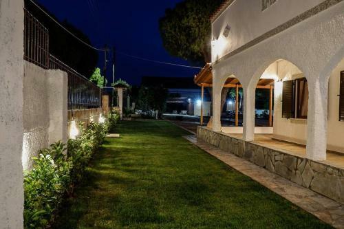Villa Lagonissi Luxury-comfort-private Residence