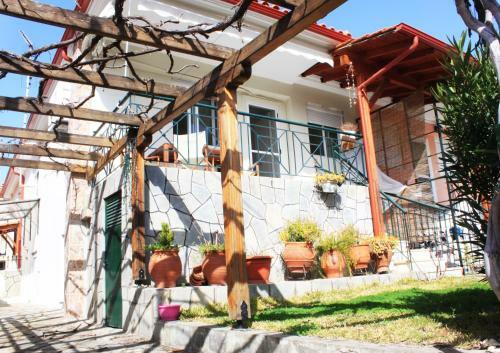 Two Storey Vacation House Near The Sea