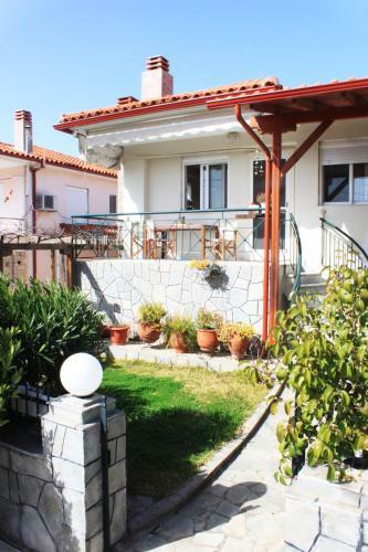 Two Storey Vacation House Near The Sea