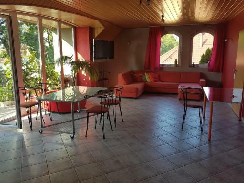 Universtreet Apartman