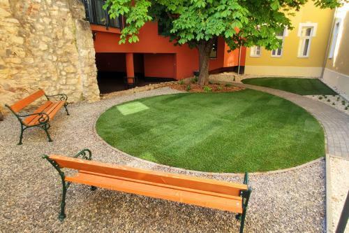 Piacsek Apartmanh�z