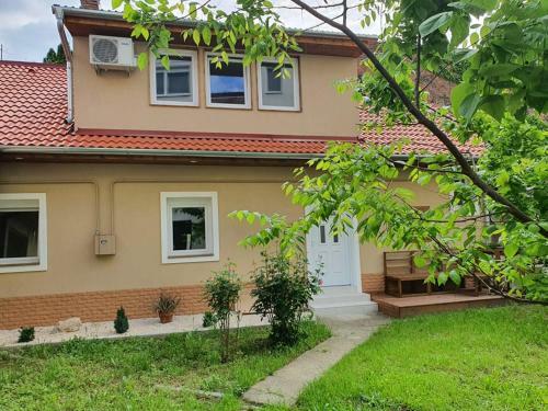 Villa Neapolis