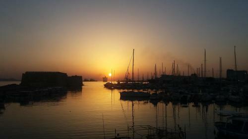 Blue Elegance City Center Heraklion Apartment