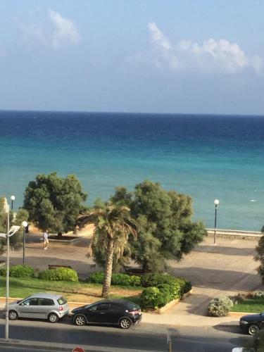 Blue Elegance City Center Heraklion Apartment