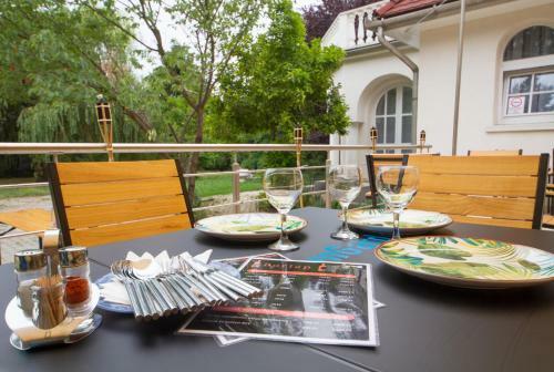 Bed & Breakfast Sungarden Vend�gh�z, �tterem, B�r