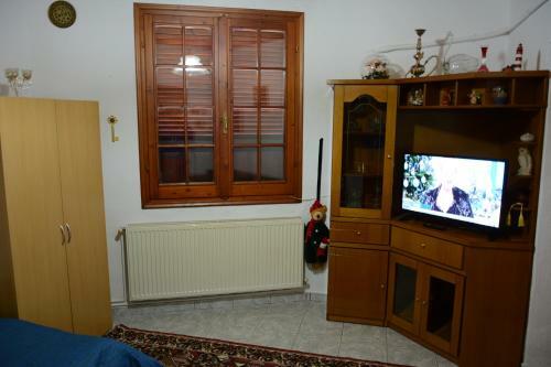 Yiannis House