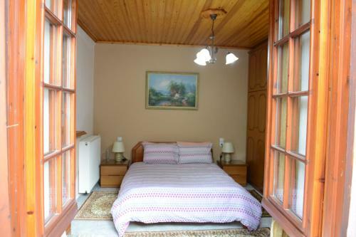 Yiannis House
