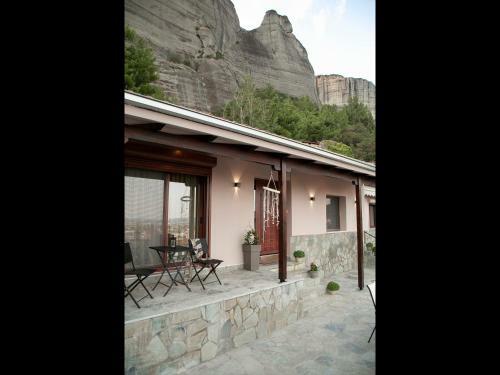 Under The Rocks Meteora Panoramic View Villa