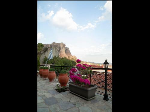 Under The Rocks Meteora Panoramic View Villa