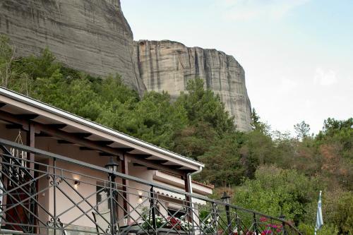 Under The Rocks Meteora Panoramic View Villa