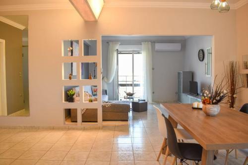 Cozy Flat On The Main Square, 10min To The Sea