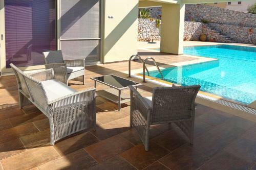 Modern Luxury Villa With Pool, Just 5min To Sea