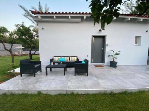 Villa Eden's Garden Next To The Sea!