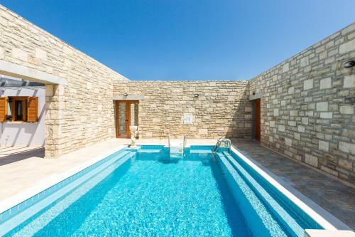 Villa Ypsilon