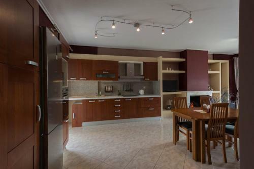 Semiramis Marina Apartment With Fireplace