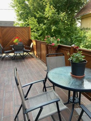 Hostal Bar�tkoz� Vend�gh�z