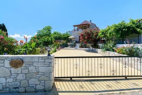 Casa Vasilia Traditional Home