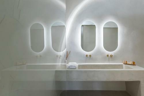 Utopia Villas Santorini