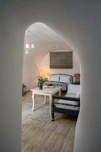 Betty's Home Santorini
