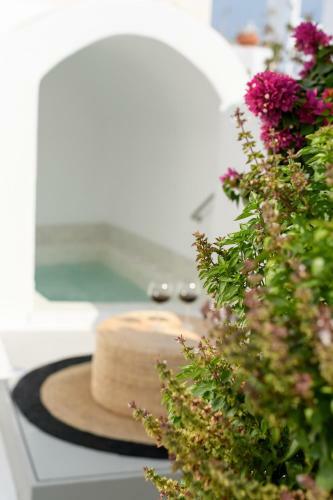 Betty's Home Santorini