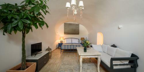 Betty's Home Santorini