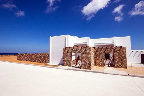 Cato Agro 2, Seafront Villa With Private Pool
