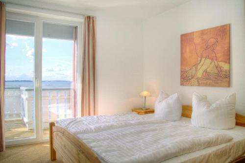 Apartment In Rechin Right On The Water