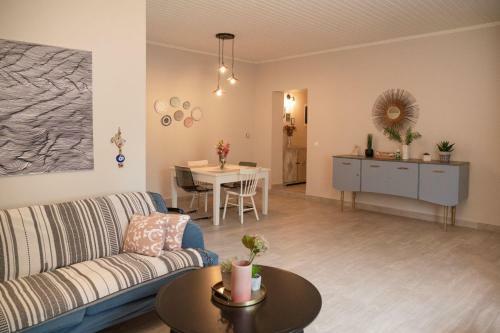 Lefko?s House- Contemporary, Fully Renovated House