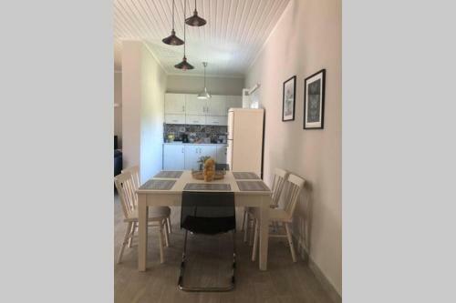 Lefko?s House- Contemporary, Fully Renovated House