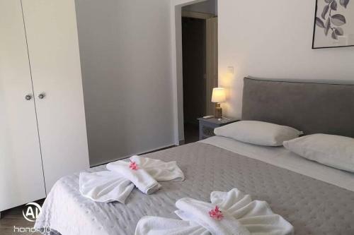Lefko?s House- Contemporary, Fully Renovated House
