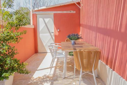 Lefko?s House- Contemporary, Fully Renovated House