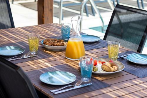 Cato Agro 1, Seafront Villa With Private Pool