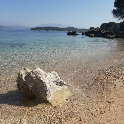 Villa Petrino - Central Flat Location Within Kassiopi. Sleeps 8