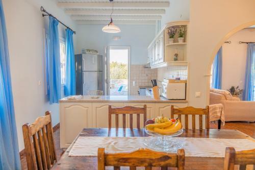 Villa Dimitris - Just 600 Meters Away From The Beach!!!