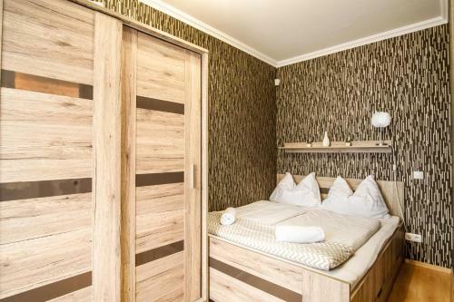 Mf Club 218 Golden Beach Wellness Apartment