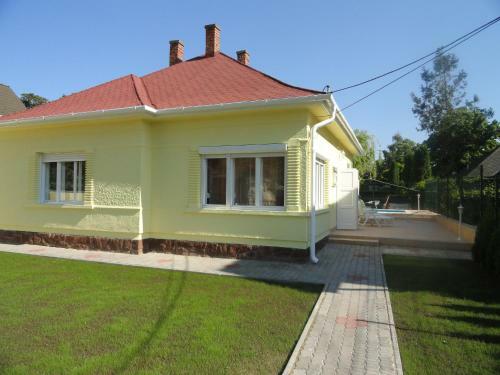 Dora H�z