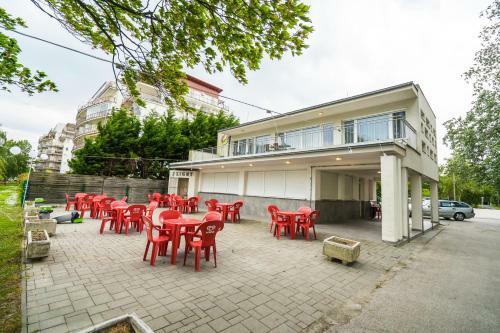 Siesta Sziget - Panor�m�s Balatonparti Apartmanok