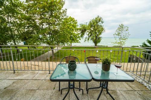 Siesta Sziget - Panor�m�s Balatonparti Apartmanok