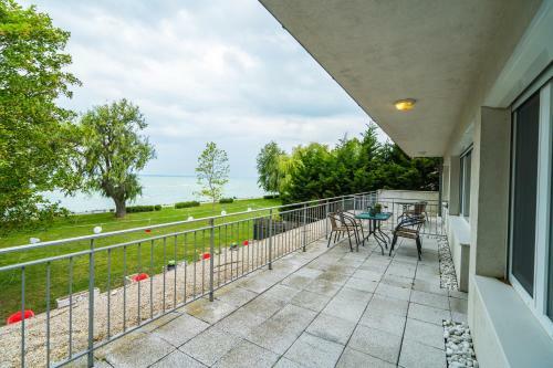 Siesta Sziget - Panor�m�s Balatonparti Apartmanok