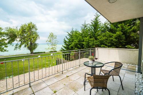 Siesta Sziget - Panor�m�s Balatonparti Apartmanok