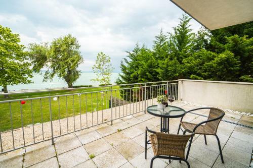 Siesta Sziget - Panor�m�s Balatonparti Apartmanok