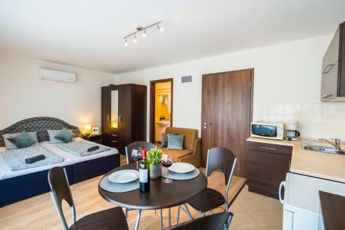 Siesta Sziget - Panor�m�s Balatonparti Apartmanok