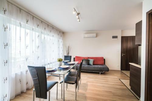 Siesta Sziget - Panor�m�s Balatonparti Apartmanok