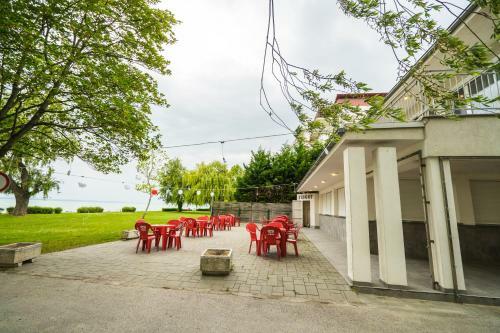 Siesta Sziget - Panor�m�s Balatonparti Apartmanok