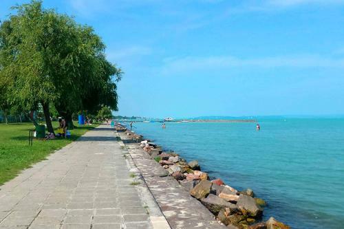 Siesta Sziget - Panor�m�s Balatonparti Apartmanok