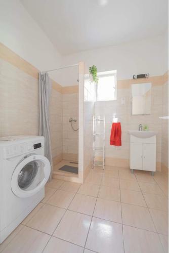 D�zsa Apartman