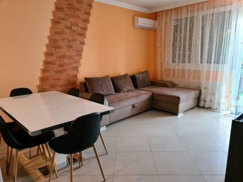 Pl�zs Apartman
