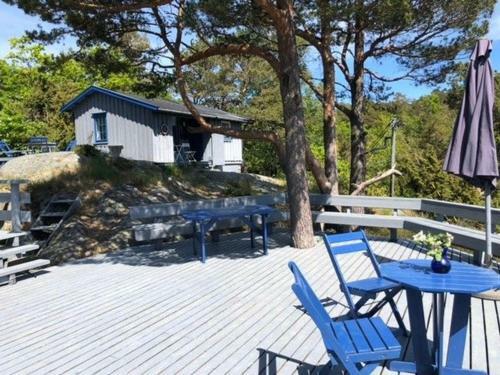 Idyllic Southern Cabin Near The Sea